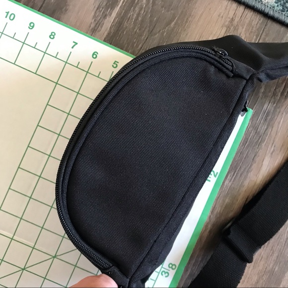 Jack Daniels Insulated Fanny Pack Cooler Bag *A9 - Picture 11 of 11